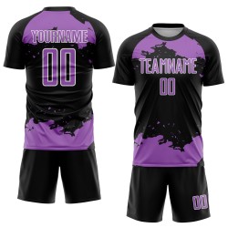 Maglia da calcio nera personalizzata con stampa a sublimazione, motivo astratto viola-bianco di medie dimensioni Maglia da calcio nera personalizzata con stampa a sublimazione, motivo astratto viola-bianco di medie dimensioni