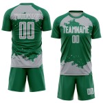 Maglia da calcio personalizzata astratta verde grigio-bianca Kelly, frammento, arte sublimatica Maglia da calcio personalizzata astratta verde grigio-bianca Kelly, frammento, arte sublimatica