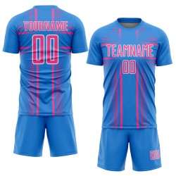 Maglia da calcio personalizzata con stampa sublimatica delle linee blu, uniforme rosa-bianca Maglia da calcio personalizzata con stampa sublimatica delle linee blu, uniforme rosa-bianca