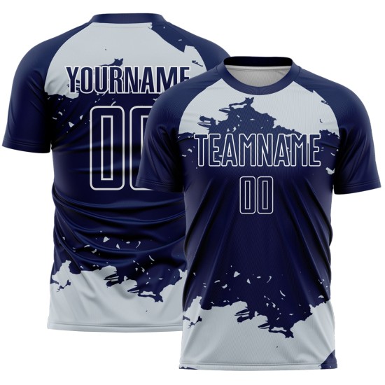 Maglia da calcio blu navy argento-bianca, frammento di uniforme astratta personalizzata, stampata a sublimazione artistica Maglia da calcio blu navy argento-bianca, frammento di uniforme astratta personalizzata, stampata a sublimazione artistica