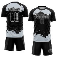 Frammento di maglia da calcio nera personalizzata con stampa sublimatica in bianco e argento Frammento di maglia da calcio nera personalizzata con stampa sublimatica in bianco e argento