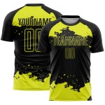 Frammento di maglia gialla con stampa sublimatica uniforme nera, arte astratta al neon personalizzata da calcio Frammento di maglia gialla con stampa sublimatica uniforme nera, arte astratta al neon personalizzata da calcio