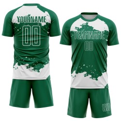 Maglia da calcio Kelly bianca personalizzata con tecnica di sublimazione, frammento astratto verde Maglia da calcio Kelly bianca personalizzata con tecnica di sublimazione, frammento astratto verde