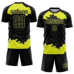 Frammento di maglia gialla con stampa sublimatica uniforme nera, arte astratta al neon personalizzata da calcio Frammento di maglia gialla con stampa sublimatica uniforme nera, arte astratta al neon personalizzata da calcio