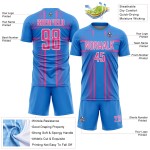 Maglia da calcio personalizzata con stampa sublimatica delle linee blu, uniforme rosa-bianca Maglia da calcio personalizzata con stampa sublimatica delle linee blu, uniforme rosa-bianca