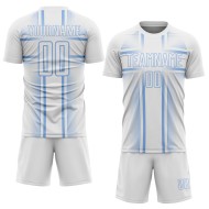 Maglia da calcio bianca con linee azzurre personalizzate con stampa a sublimazione Maglia da calcio bianca con linee azzurre personalizzate con stampa a sublimazione
